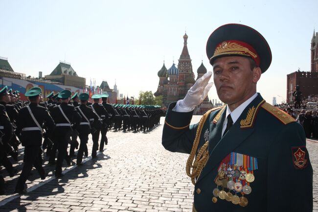 На Военном параде по случаю Дня Победы. Архив