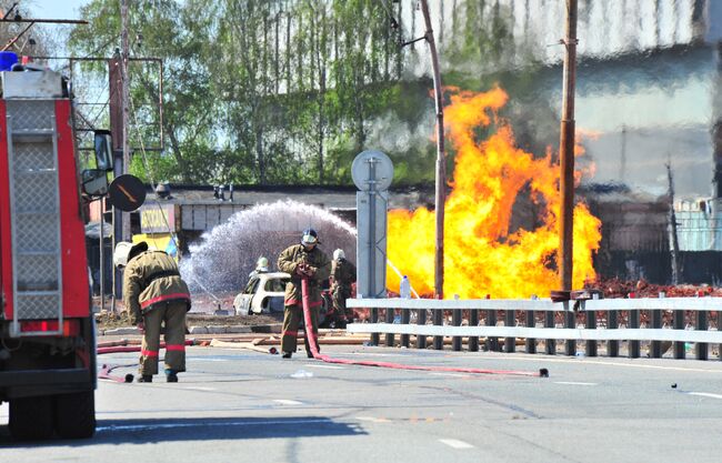 Взрыв на газопроводе на Озерной улице произошел в воскресенье около полуночи. За взрывом последовал пожар, потушить который удалось лишь спустя 15 часов