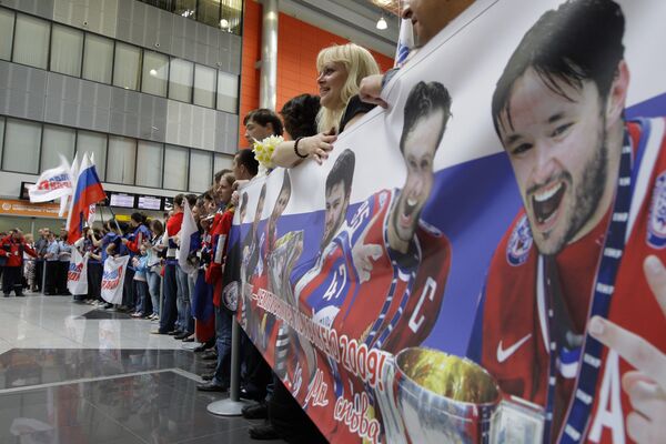 Встреча сборной России по хоккею в аэропорту Шереметьево-1