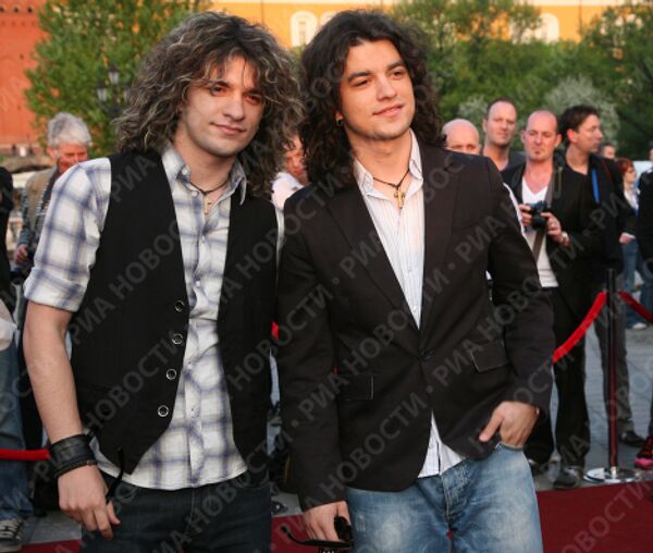 Мартин и Стефан Филиповски (Македония) на официальном открытии конкурса Евровидение-2009 в Евродоме