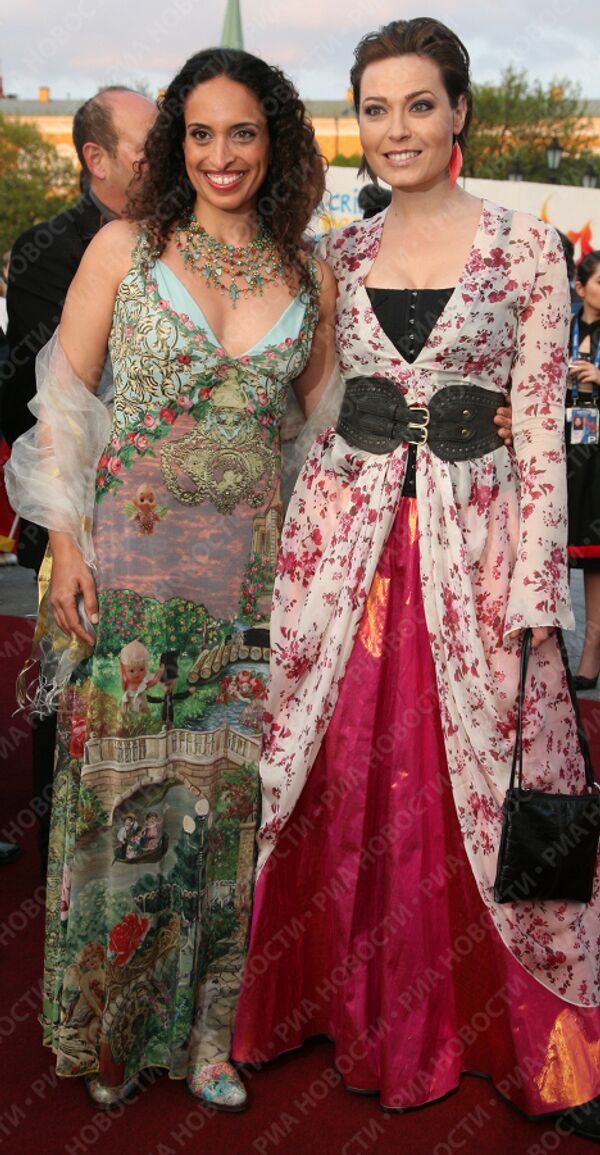 Ноа и Мира Авад (Израиль) на официальном открытии конкурса Евровидение-2009 в Евродоме