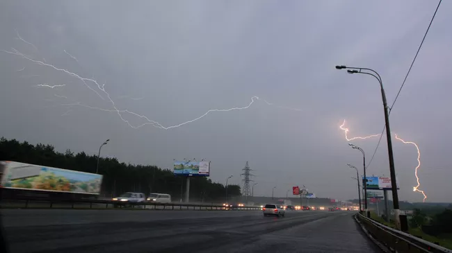 Самолет, который ушел на запасной аэродром Краснодара, сел в Сочи