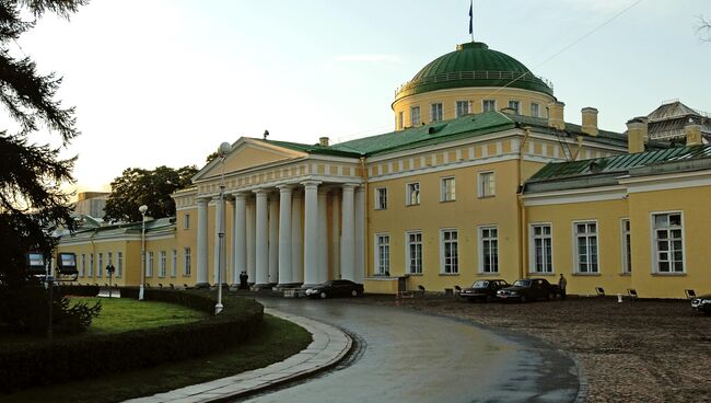 Таврический дворец в Санкт-Петербурге