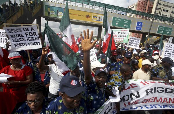 Восемь человек погибли при разгоне военными демонстрантов в Нигерии