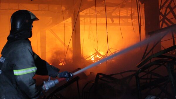 Вещевой рынок в Днепропетровске охвачен огнем, есть пострадавшие