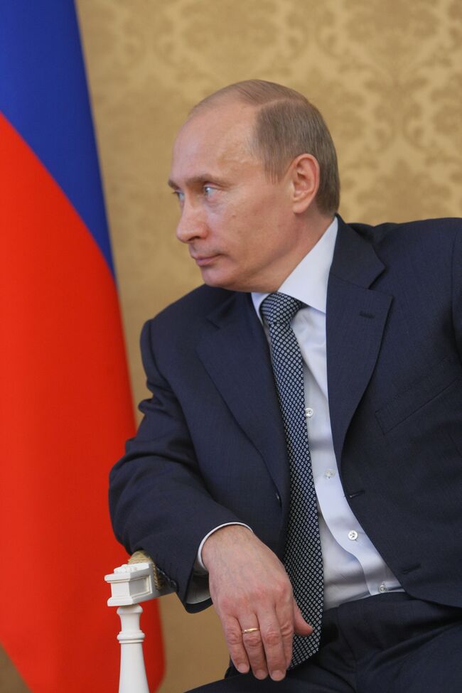 Путин: ситуация в экономике РФ непростая, но контролируемая