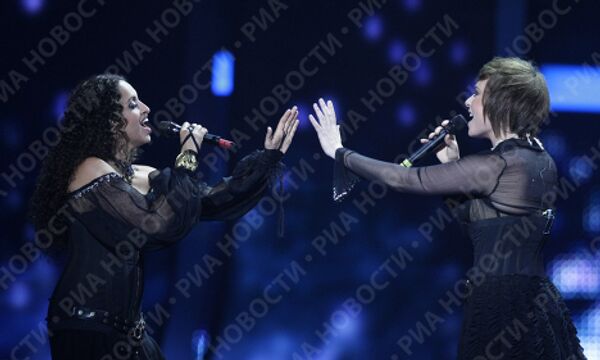 Ноа и Мира Авад (Израиль) во время выступления в финале конкурса Евровидение-2009