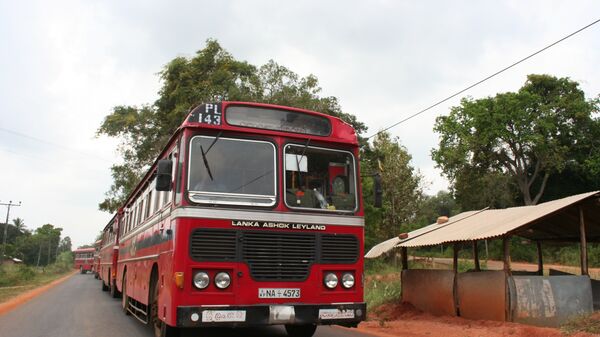Шри-Ланка. Автобус с беженцами