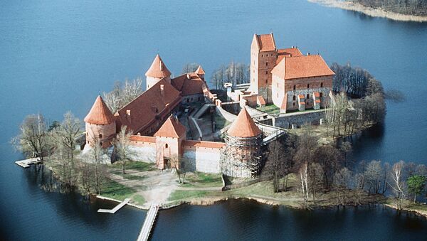 Тракайский замок в Литве. Архив
