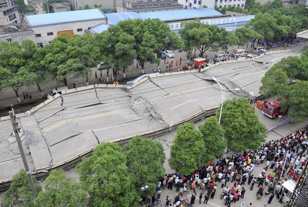 Автодорожная эстакада обрушилась в центральной части Китая, в городе Чжучжоу провинции Хунан