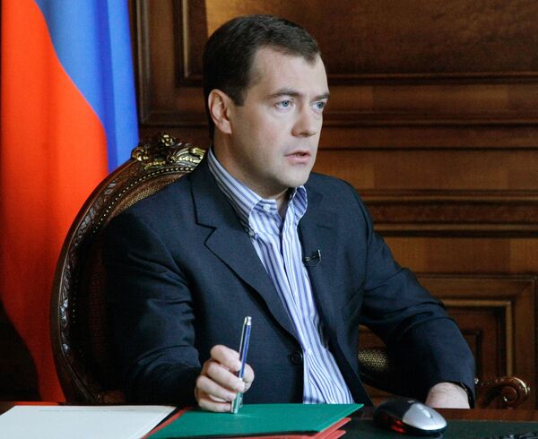 Медведев вышел на видеосвязь с участниками Селигера-2009