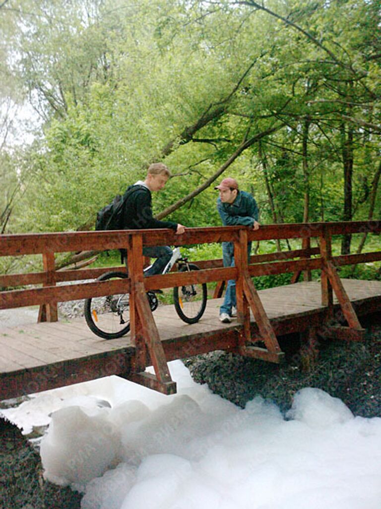 Пена, большое количество которой было обнаружено на реке Очаковке