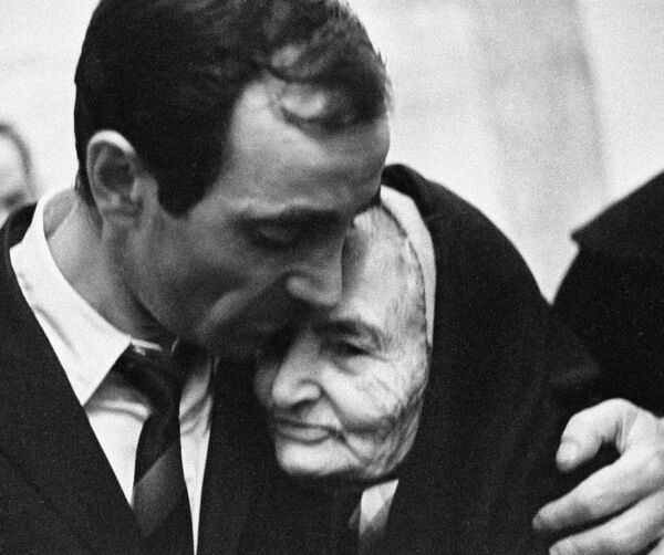 Шарль Азнавур и его бабушка Айкануш