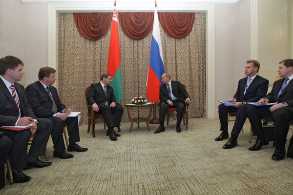 Встреча премьер-министров РФ и Белоруссии Владимира Путина и Сергея Сидорского в Астане