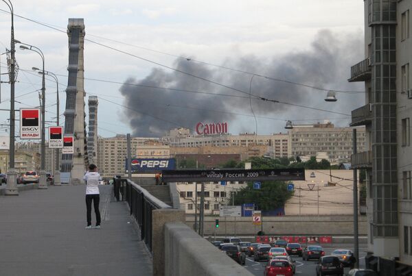 Крупный пожар возник в административном здании в центре Москвы по адресу Дубининская улица, дом 68