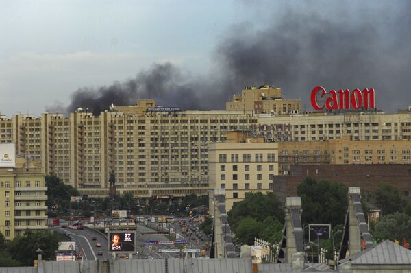 Крупный пожар возник в административном здании в центре Москвы