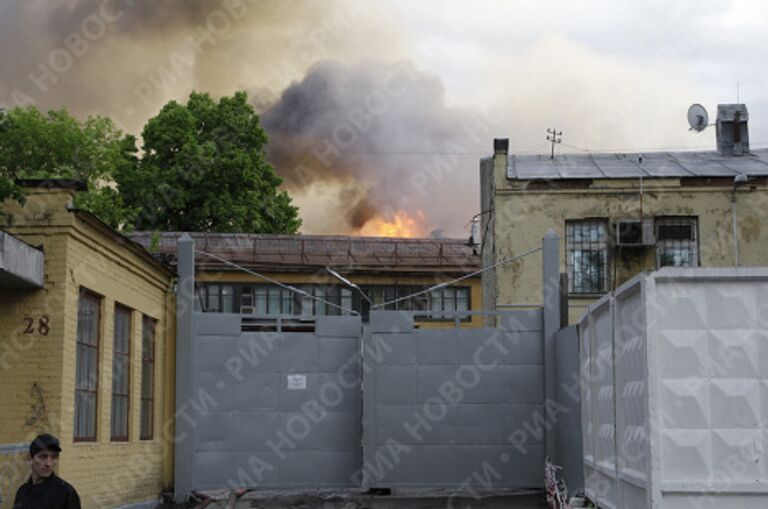 На месте пожара в административном здании в центре Москвы