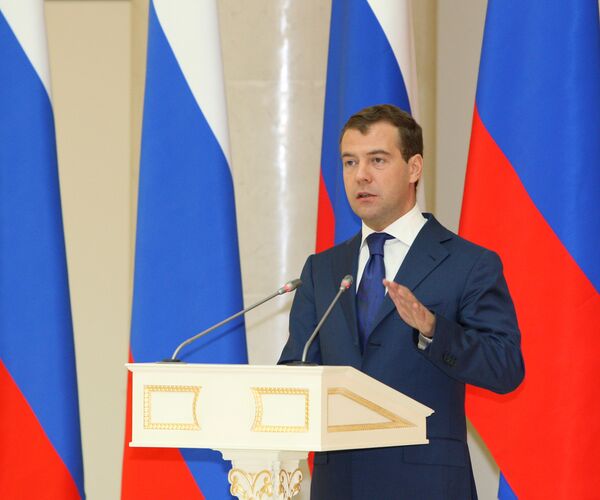 Медведев отметил необходимость серийного производства военных кораблей