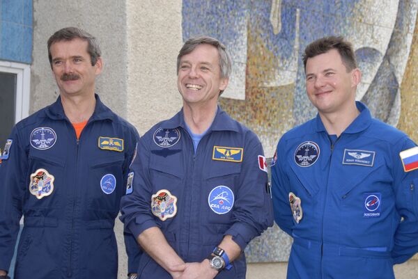 Основной и дублирующий экипажи пилотируемого корабля Союз ТМА-15 20-й экспедиции на МКС прибыли на космодром