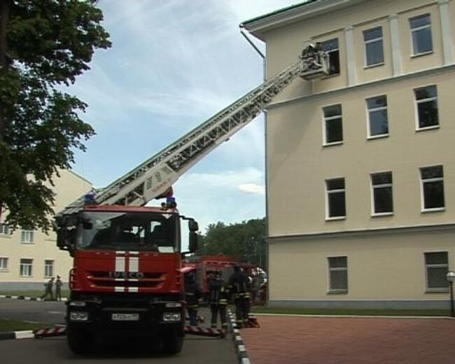 Пожарная тревога в казарме – спасатели тушат войсковую часть МВД