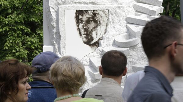 Памятник Александру Абдулову открыт на Ваганьковском кладбище