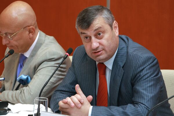 Президент Южной Осетии Эдуард Кокойты встретился с участниками дискуссионного клуба Валдай