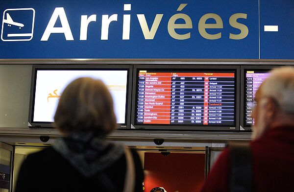 Лайнер должен был прибыть в парижский международный аэропорт Руасси имени Шарля де Голля в 13.15 мск