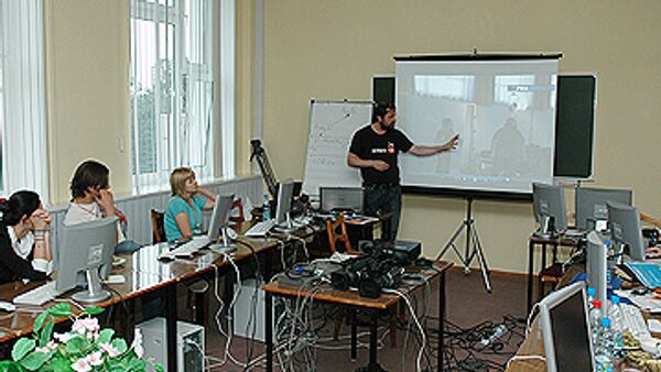 Занятия в школе журналистики РИА Новости