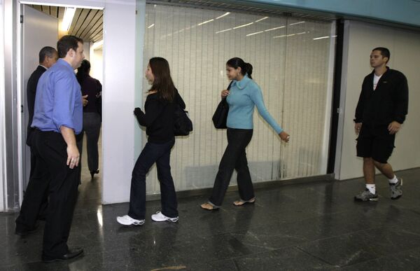 Родные пассажиров пропавшего рейса собираются в бразильском аэропорту