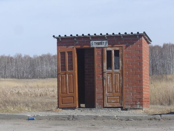Туалет на трассе Москва-Новосибирск