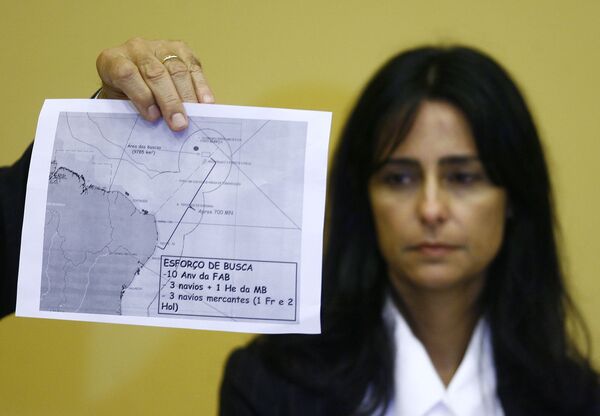 Пресс-конференция министра обороны Бразилии, где он рассказал о поисках пропавшего над Атлантикой самолета