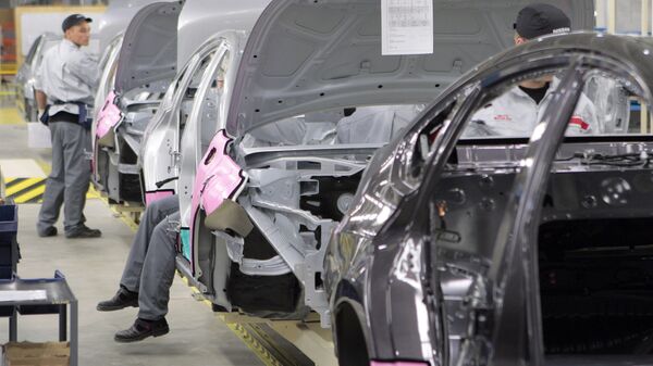 Петербургские заводы Nissan и Toyota запустят конвейеры после отпусков