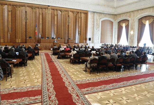 Новый парламент Молдавии собрался на первое заседание