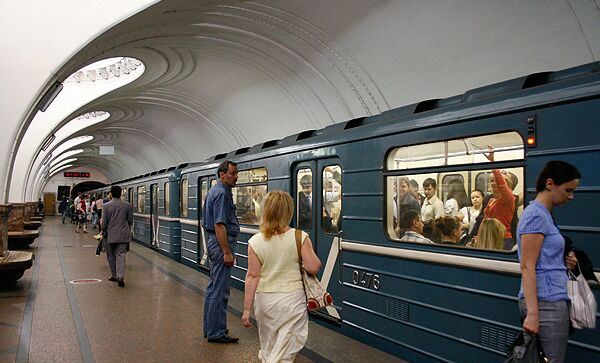 Поезда на синей ветке метро следуют с увеличенными интервалами