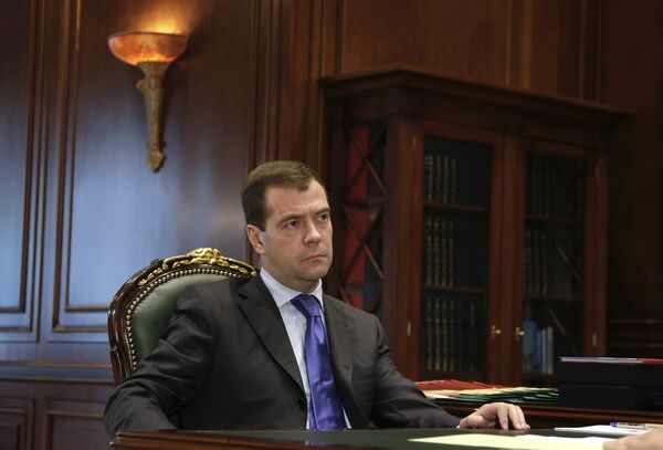 Президент РФ Дмитрий Медведев подписал закон об отчетах кабмина и ЦБ по антикризисным мерам