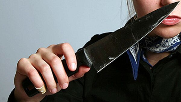 Девушка с ножом. Архивное фото