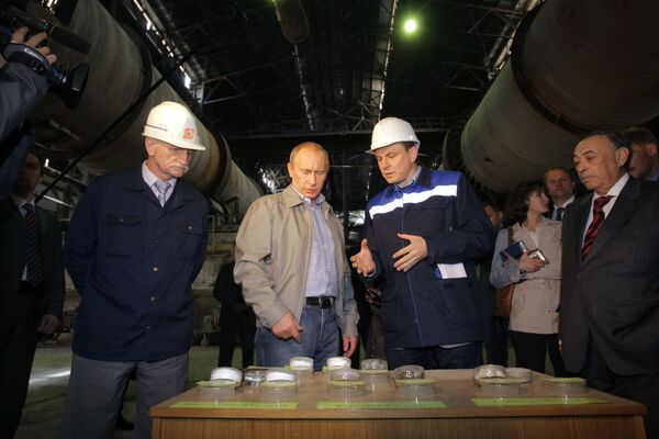 Владимир Путин посетил ЗАО БазэлЦемент-Пикалево в Ленинградской области