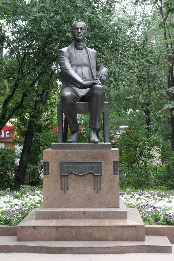Памятник С.Рахманинову