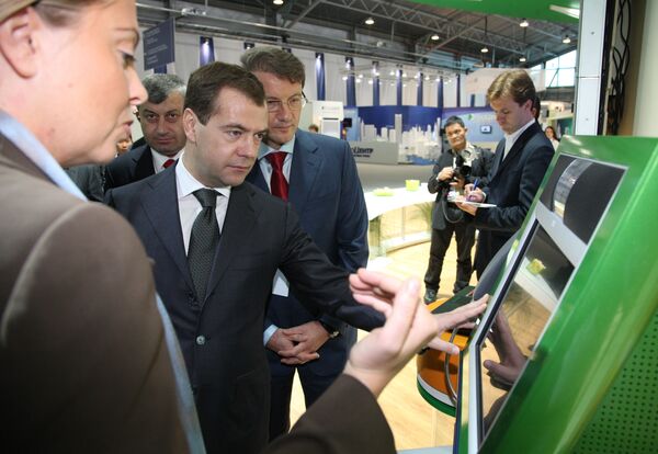 Президент России Дмитрий Медведев и глава Сбербанка Герман Греф