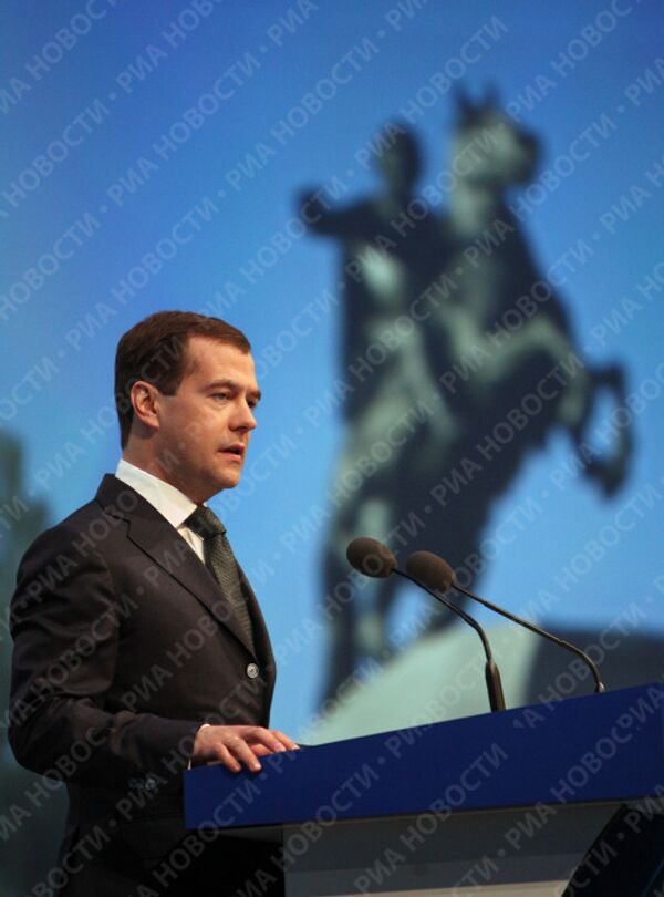 Выступление президента РФ Дмитрия Медведева на заседании XIII Петербургского международного экономического форума
