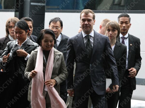 Президент России Дмитрий Медведев и президент Филиппин Глория Арройо
