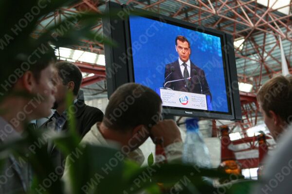 Трансляция выступления президента РФ Дмитрия Медведева