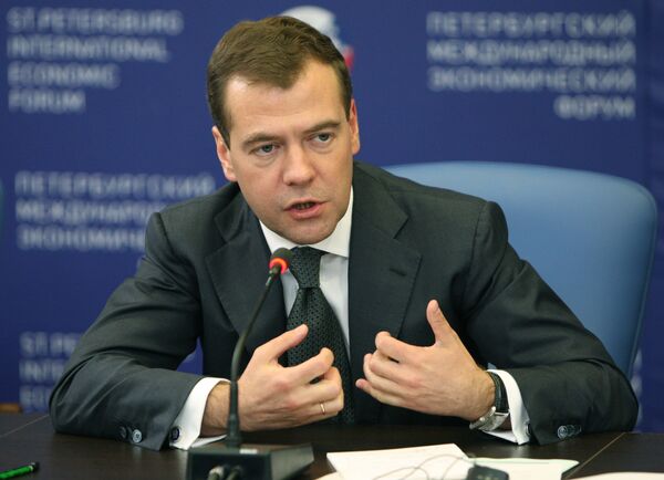 Медведев сравнил совместную борьбу с кризисом с антифашистским фронтом
