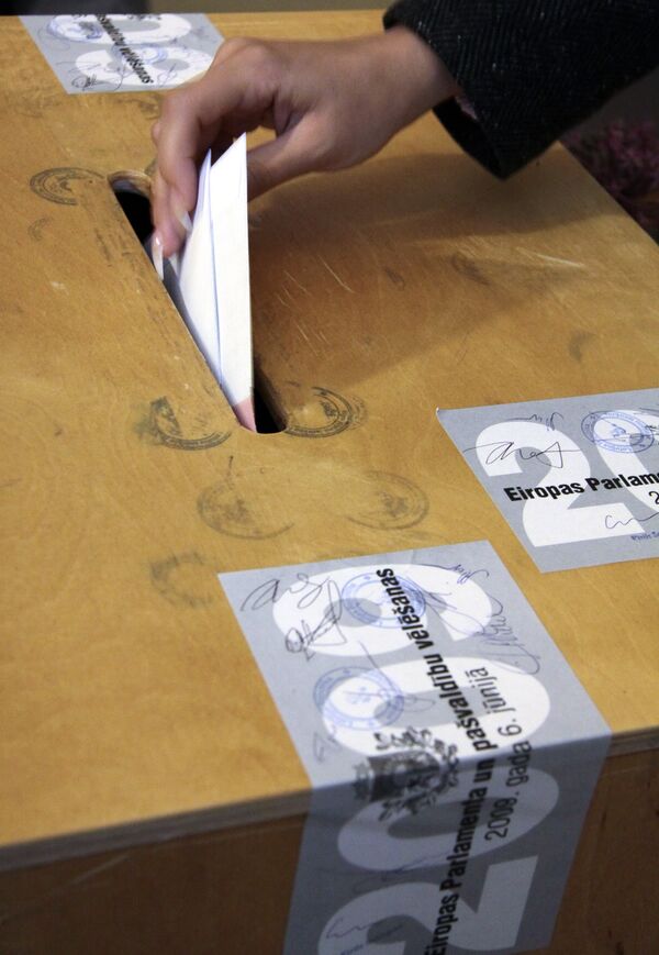На избирательном участке в Риге. Архив