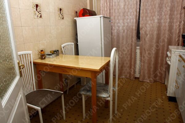 Кухня в квартире в поселке Еруда на два этажа ниже той, в которой зарегестрирован президент группы Онэксим Михаил Прохоров