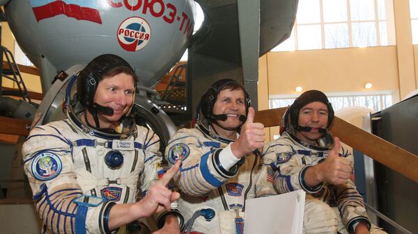 Тренировка основного экипажа МКС-19 в Звездном городке
