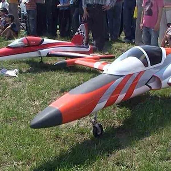 Королевские модели реактивных самолетов в небе Ростовской области