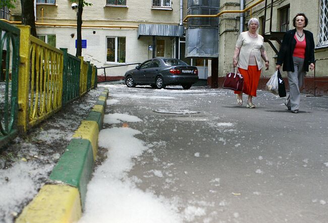 Тополиный пух в Москве. Архив