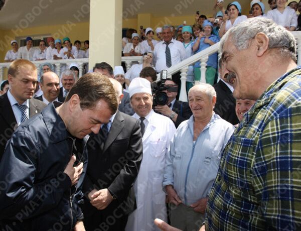 Президент РФ Дмитрий Медведев посетил Дагестанский центр кардиологии и сердечно-сосудистой хирургии