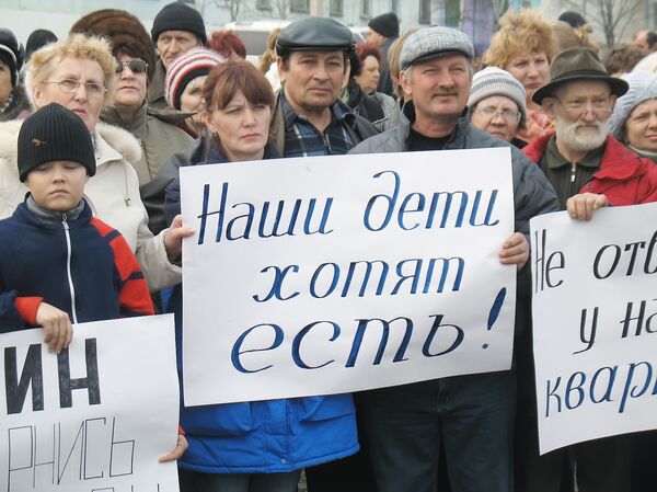 Работники Русского вольфрама во время митинга в Приморье. Архив